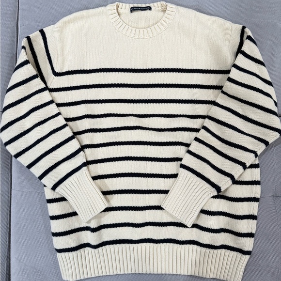 Brandy Melville Sweaters - Brandy Melville knit sweater